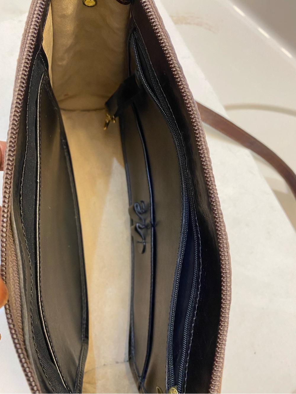 Vintage Brahmin All Leather Luxury Shoulders bag. Great condition clean interior - Picture 9 of 14